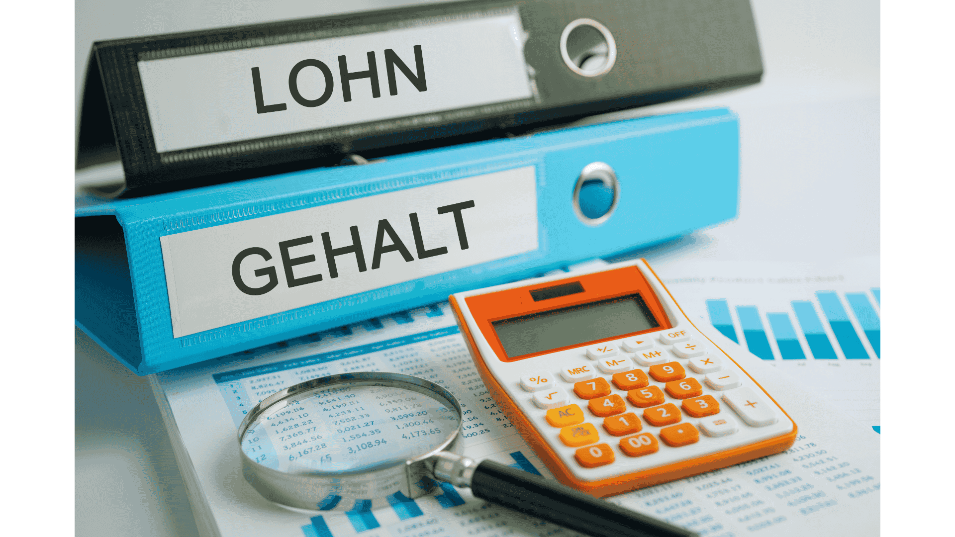 Geschäftsführergehalt GmbH berechnen mit Taschenrechner und Unterlagen